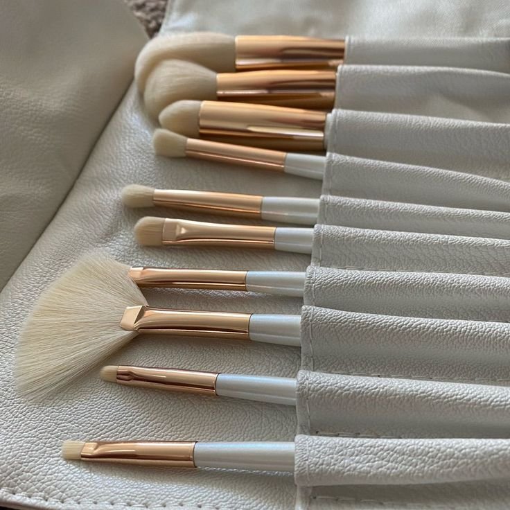 Luxe Aura Brush Set - Image 4
